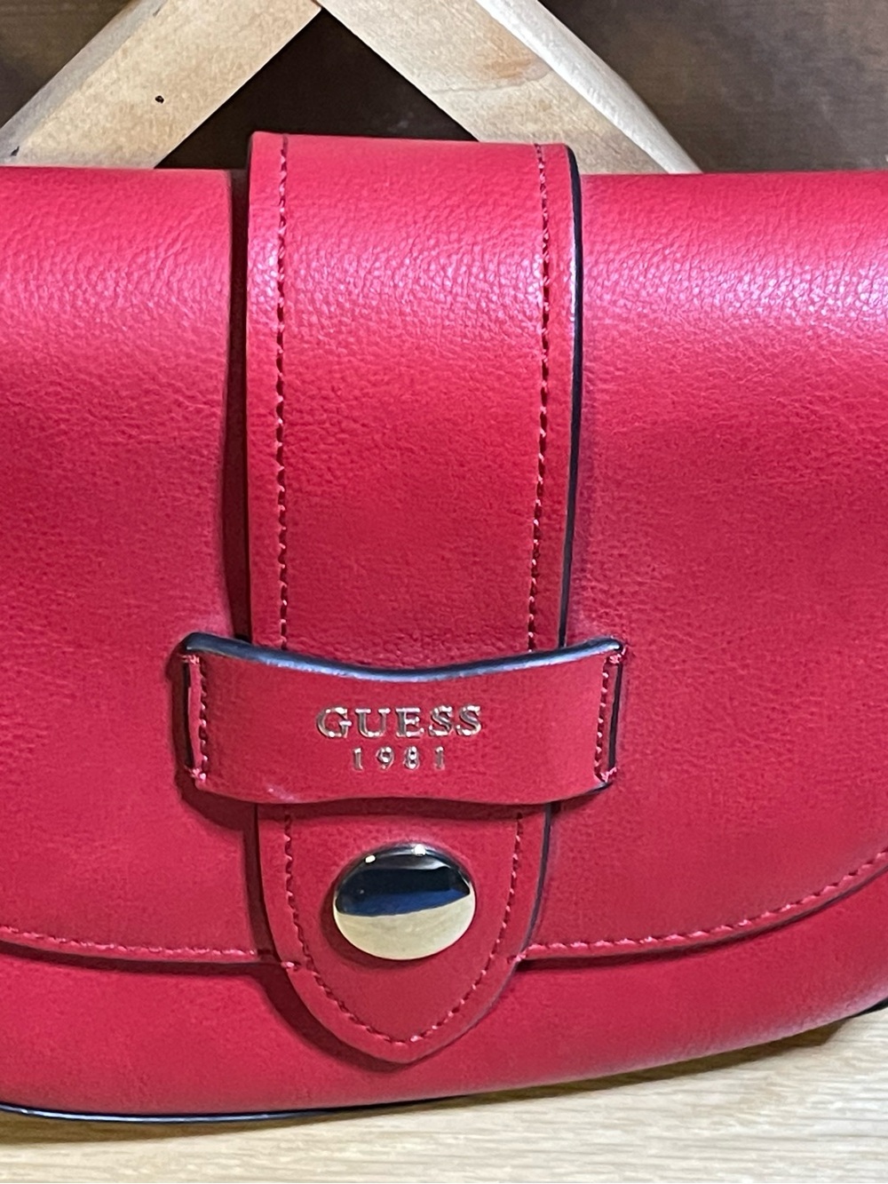 “Guess 1981” Cherry Red Saddle Flap Crossbody Bag / Pebbled Vegan Leather - Picture 11 of 13